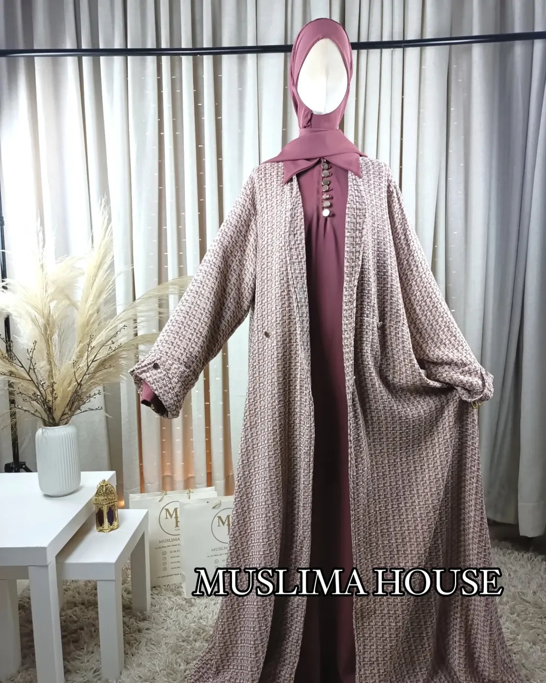 معطف العفاف بثوب شانيل