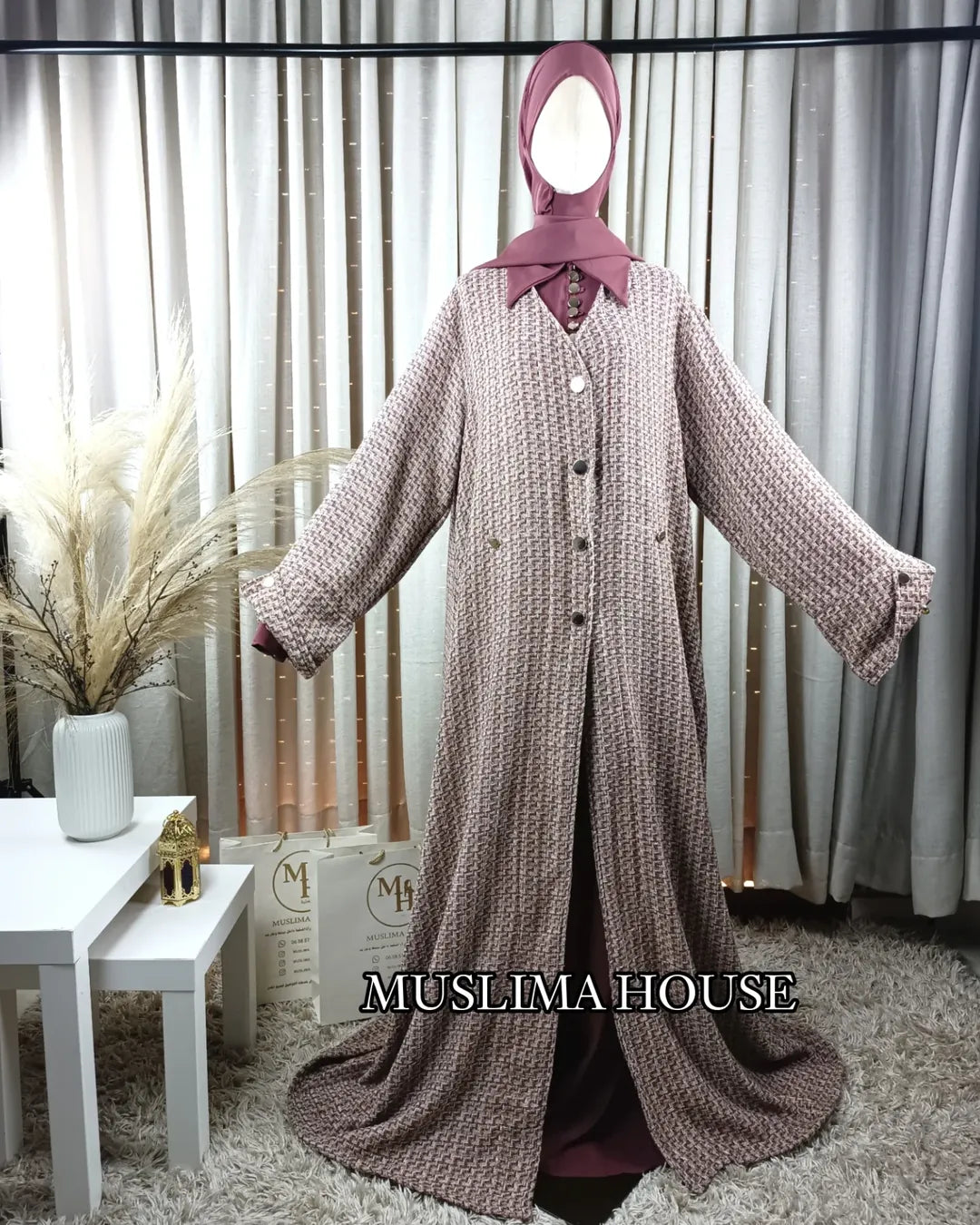 معطف العفاف بثوب شانيل