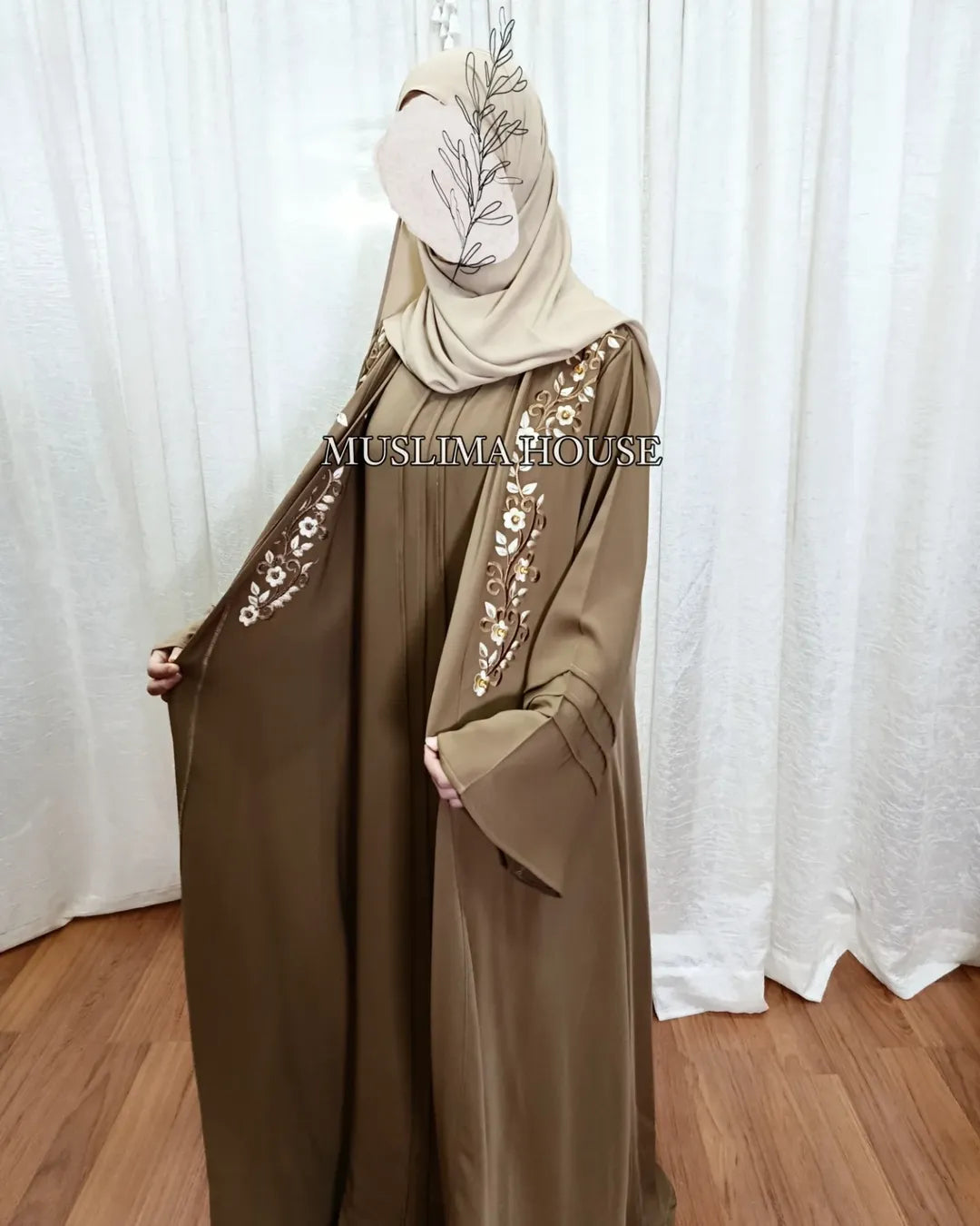 عباية كلوش بثوب crepe de soie